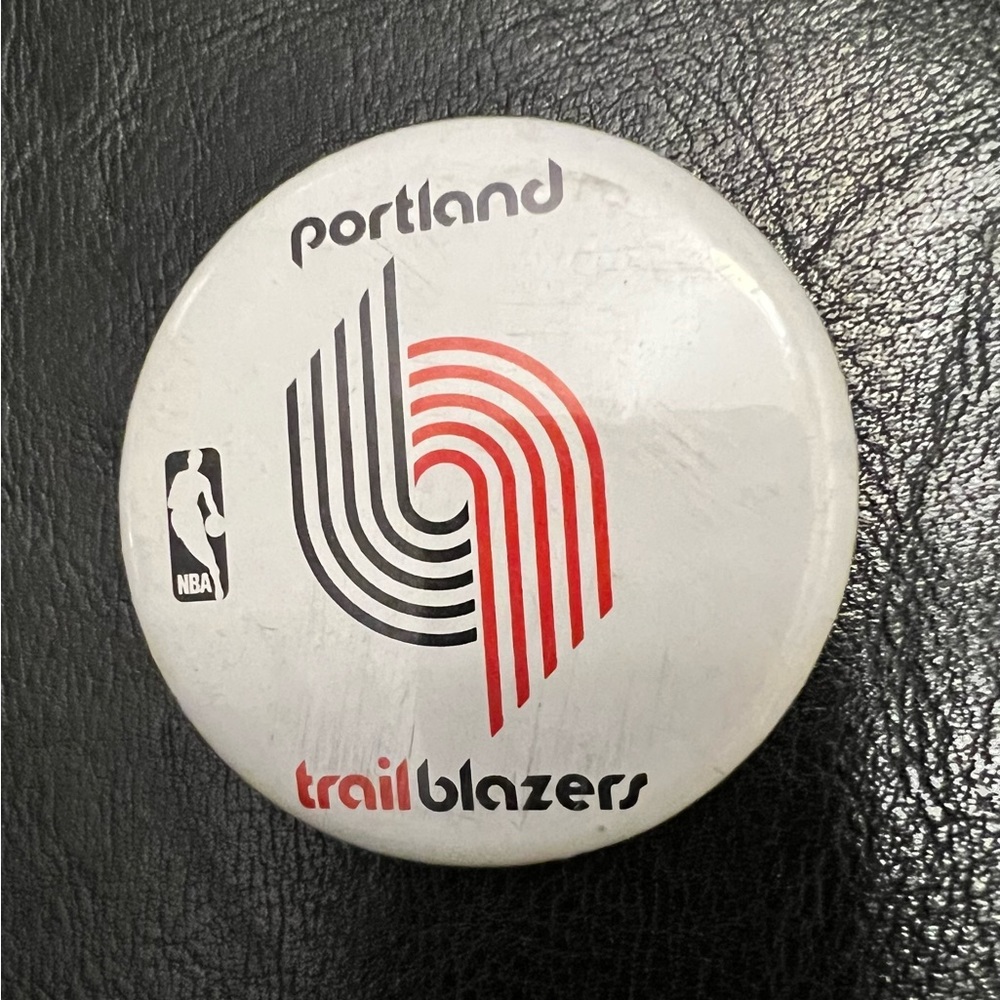 Portland Trail Blazers Vintage NBA Basketball rip city logo pin pinback button